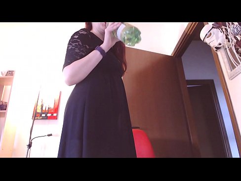 ❤️ Un escravo sumiso que adora as bragas sucias e deliciosas vese obrigado a masturbarse despois de ver este vídeo! Porno ruso en nós ️❤