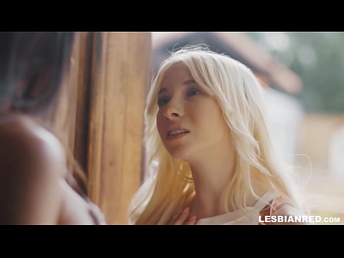 ❤️ A nena chega a casa uns meses despois e acaba comendo o coño da súa madrastra Porno ruso en nós ️❤