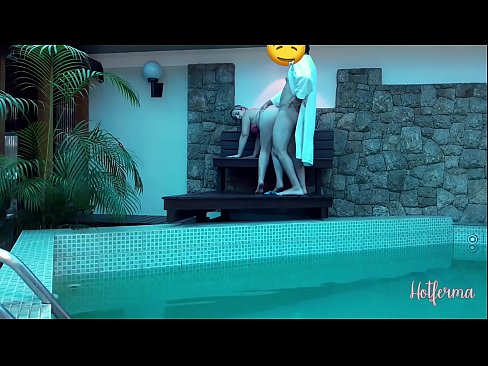 ❤️ O xefe invita a criada á piscina, pero non puido resistirse a un quente Porno ruso en nós ️❤