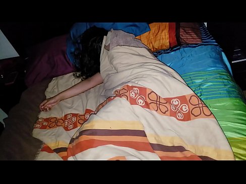 ❤️ Fillastro reprendendo á súa nova madrasta mentres ela dorme. Porno ruso en nós ️❤